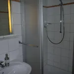 Modernes Mit Zentralheizung In 公寓