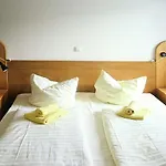 Modernes Mit Zentralheizung In 维林根