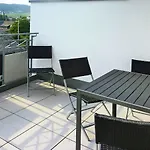 Modernes Mit Zentralheizung In *